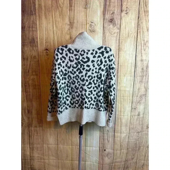Jessica Simpson Leopard Print Sweater Women's Size XS - Picture 4 of 7